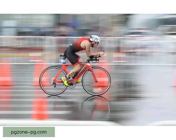 三项铁人冠军：硬朗身姿，绝不退缩