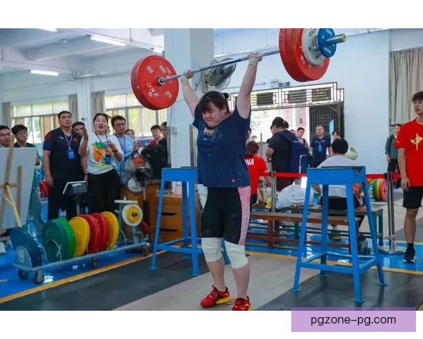 举重赛事回放：力量与技艺的较量