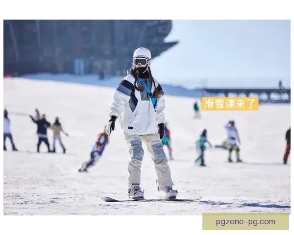 学会滑雪的基础技巧及注意事项